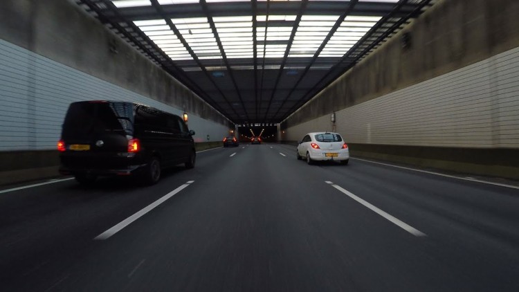 Noordtunnel (A15) hele nacht dicht: flinke verkeershinder verwacht in regio