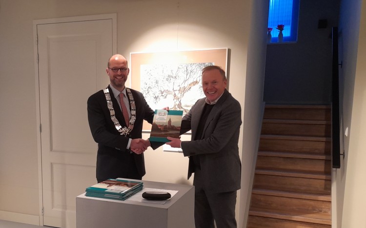 Historisch Genootschap geeft opnieuw verzamelalbum historische plaatjes uit