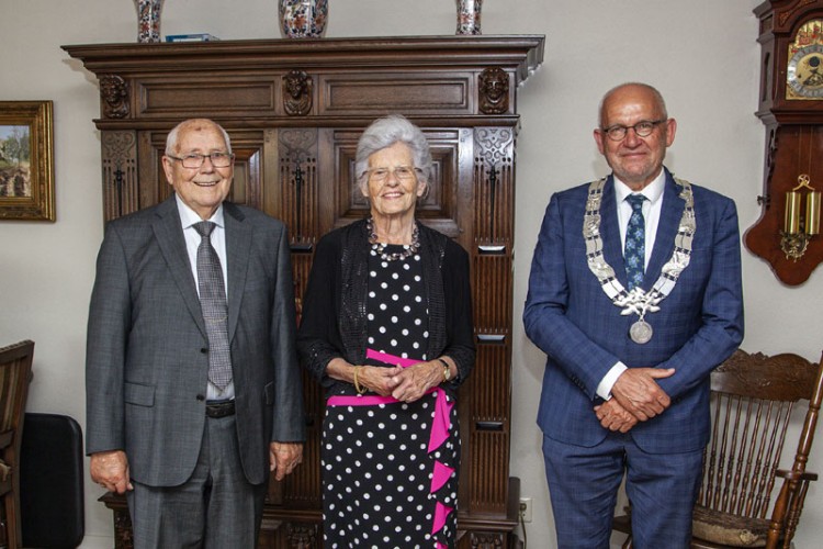 Echtpaar Rietveld-Rijkers 65 jaar getrouwd