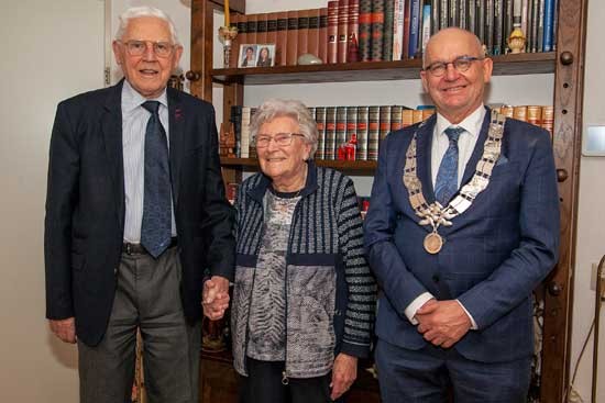 Echtpaar Dijkshoorn-Vlot 65 jaar getrouwd