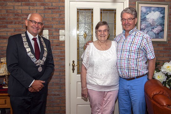 Echtpaar Wijkhuisen-Van Es 50 jaar getrouwd