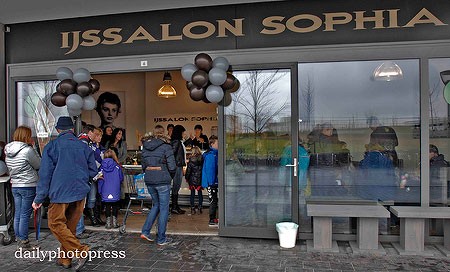 IJssalon Sophia op Hoogambacht geopend