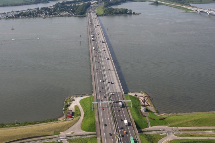 Nachtafsluitingen april-juli A16 Dordrecht-Moerdijkbrug