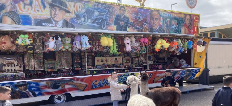 Kwint en Cato naar de Kermis