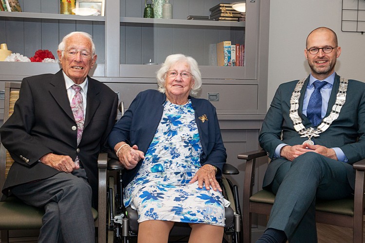 Echtpaar Valk-Van der Waal 65 jaar getrouwd