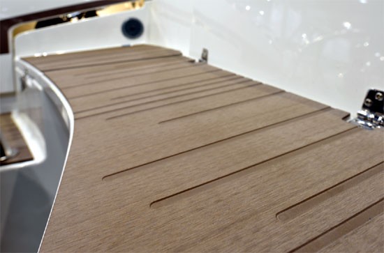 Jachtbouwer Yamarin kiest voor innovatief en eigenzinnig dek van Esthec