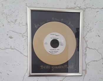 Album afbeelding 3: De gouden plaat van de 'Jongens uit Ambacht' van de Sunstreams