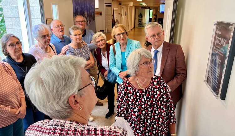 Onthulling plaquette als herinnering kerkdiensten in ziekenhuizen