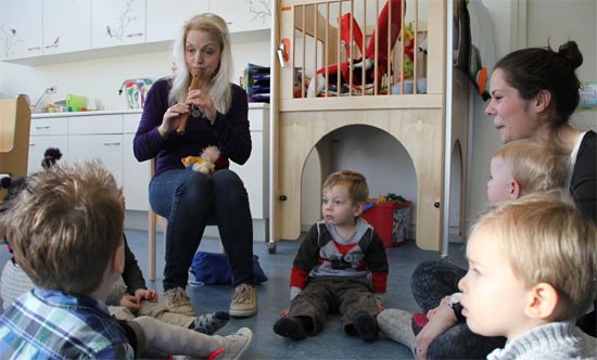 'Muziek op Schoot' laat peuters zelf aan de slag gaan 