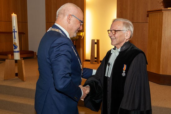 Koninklijke onderscheiding voor Ds. E.J.N. Kronenburg
