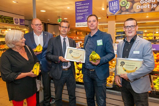 Wethouder Ralph Lafleur reikt Fair Trade Banana Awards uit