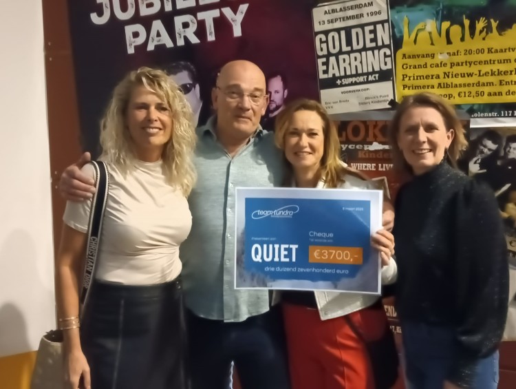 Stichting Team Tundra overhandigt cheque aan Stichting Quiet Drechtsteden