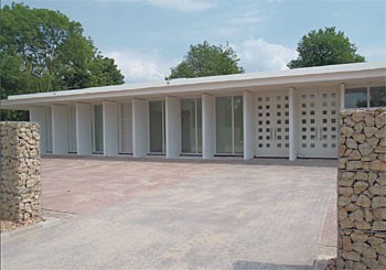 Nieuwe aula begraafplaats Achterambacht klaar voor gebruik