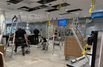 Album afbeelding 1: Werk aan/in de winkel