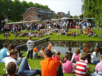Album afbeelding 2: Kussengevecht