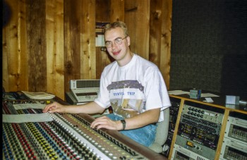 Album afbeelding 1: Marco Huijzers in de jinglestudio’s van Thompson Creative in Dallas, september 1995