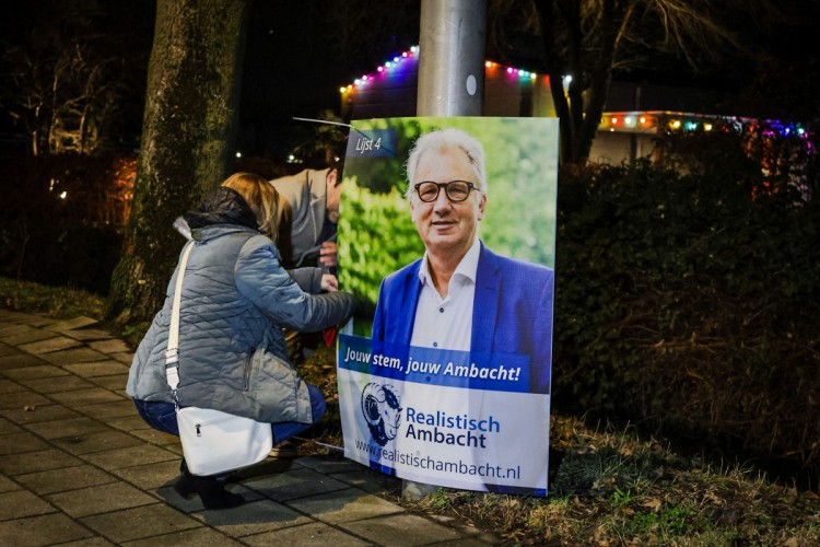 Campagne gemeenteraadsverkiezingen van start, VVD en GB waren te vroeg