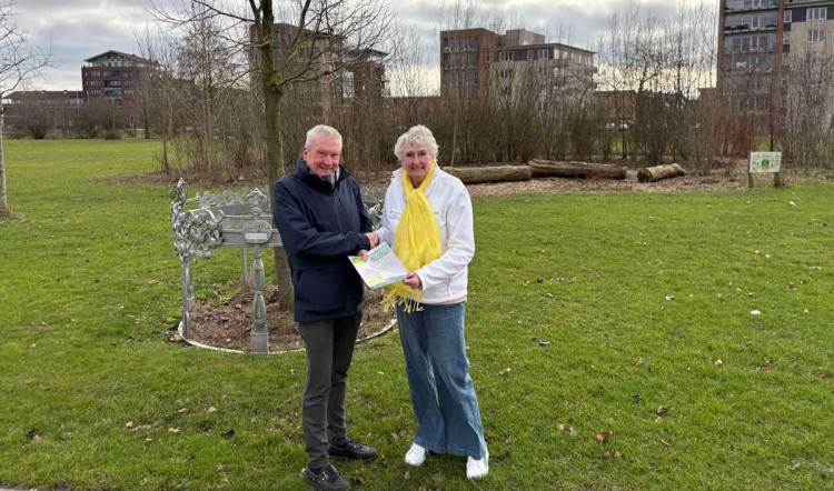 Verkiezingsprogramma Gemeente Belangen officieel overhandigd