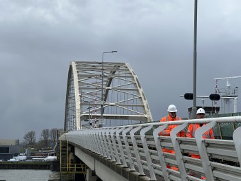 Onderhoud Papendrechtsebrug uitgebreid: Rijkswaterstaat pakt ook vaste deel brug aan