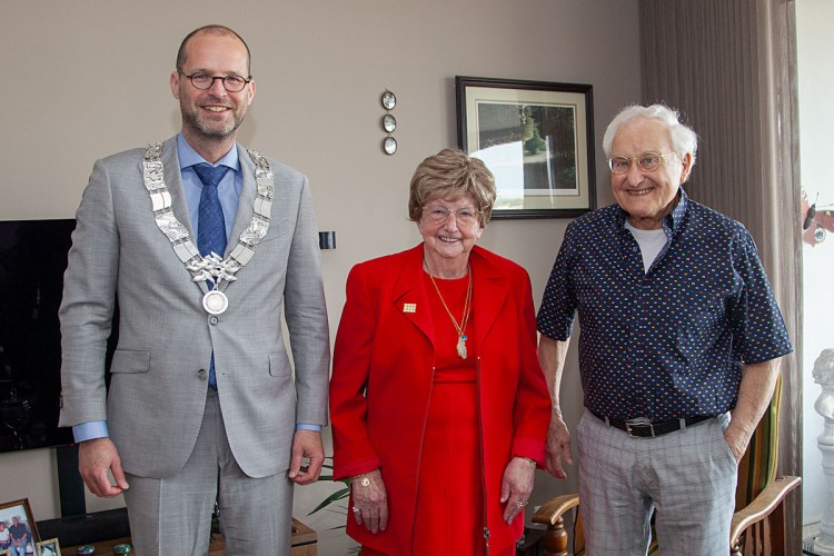 Echtpaar van Gils-de Jong 60 jaar getrouwd
