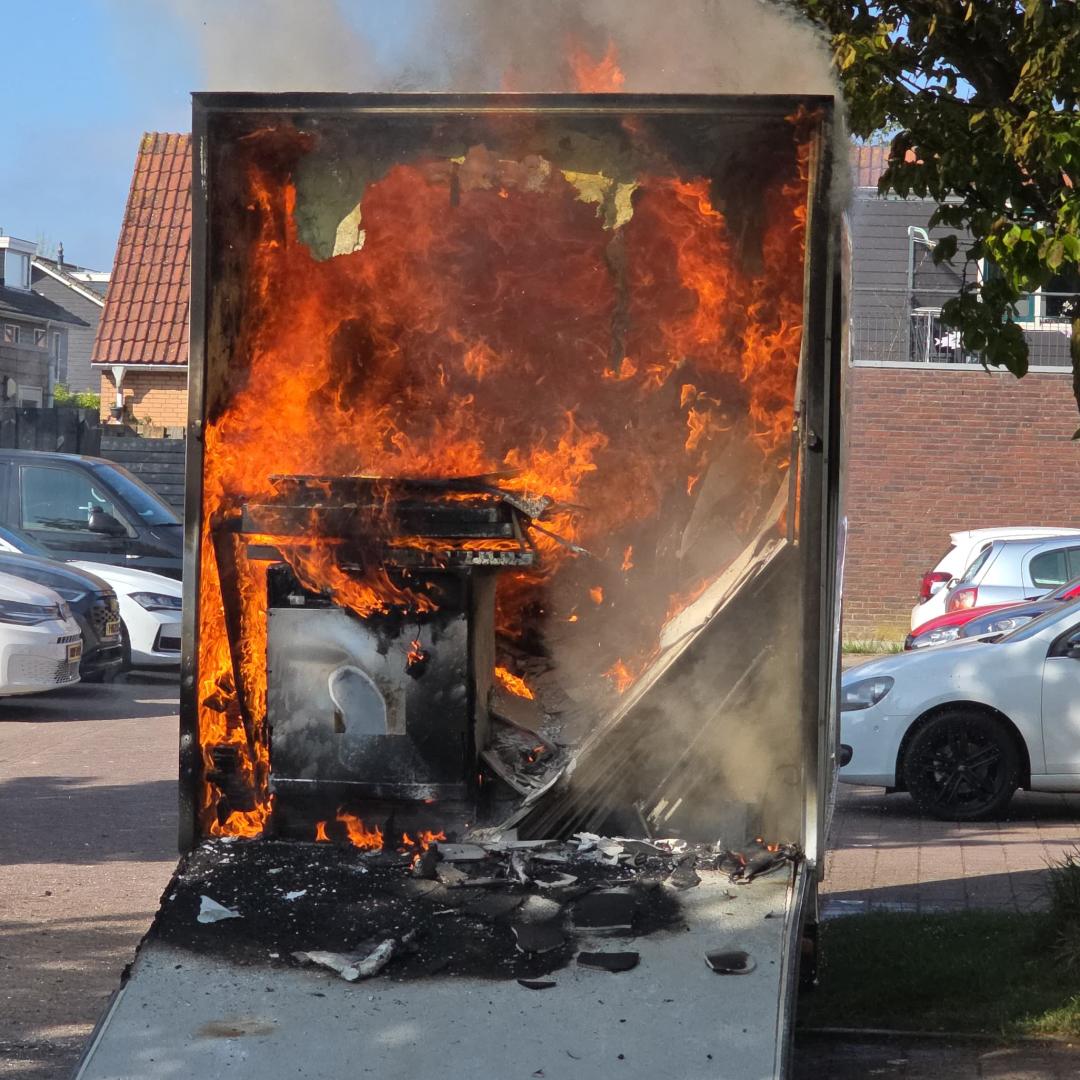 Aanhanger volledig uitgebrand aan Legakker