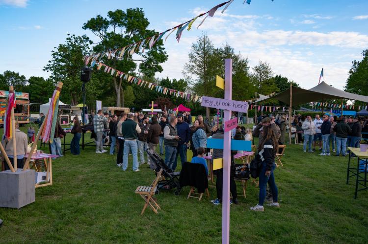 Gezellig Toost festival valt deels in het water