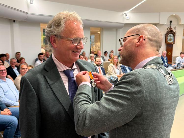 Doevendans dubbel bekroond: nieuwe wethouder én versierd met Oranje Nassau