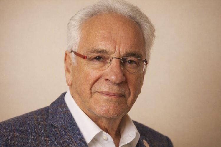 Arie Scheurwater: een leven in Ambacht tussen broodlucht, dorpswinkels en een stille kracht in een veranderend dorp