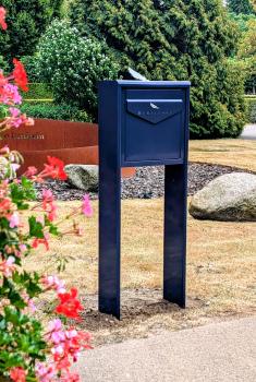 Hemelpostbrievenbus geplaatst op begraafplaats Achterambacht