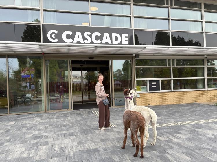 Kwint en Cato bezoeken Cascade: een vrolijke ontdekkingstocht door het nieuwe gebouw
