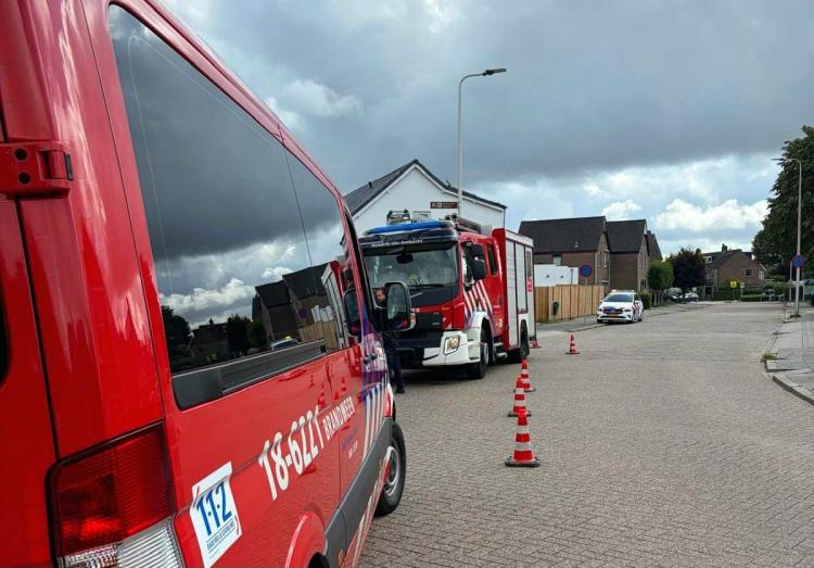 Brandweer rukt uit voor gaslucht in woning Dorpsstraat