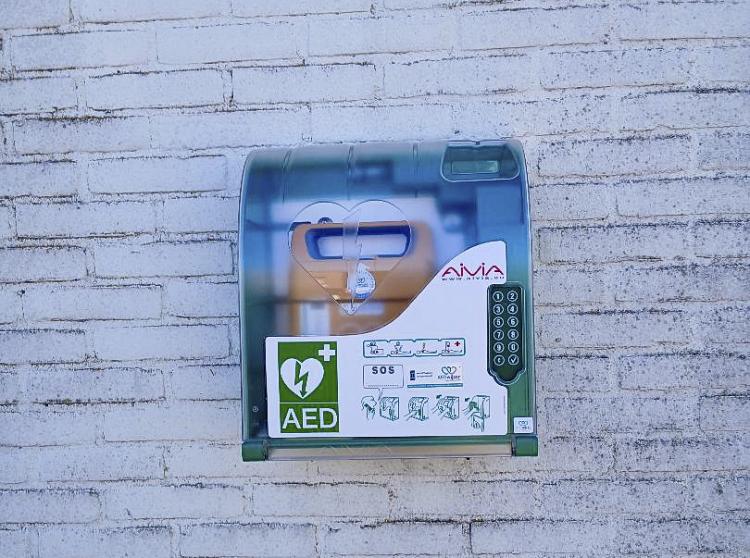 Acht nieuwe 24/7 AED’s versterken hartveiligheid bedrijventerrein Antoniapolder