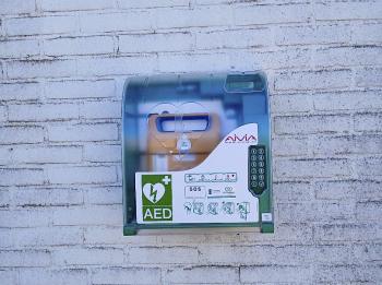 Acht nieuwe 24/7 AED’s versterken hartveiligheid bedrijventerrein Antoniapolder