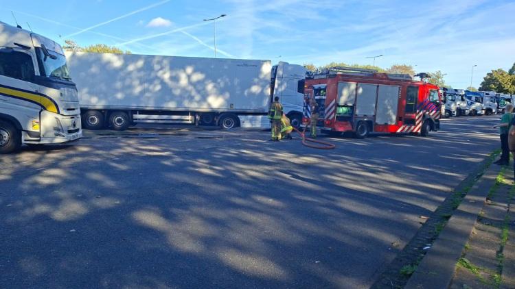 Verfachtige lucht zorgt voor inzet brandweer bij truckparking langs A16