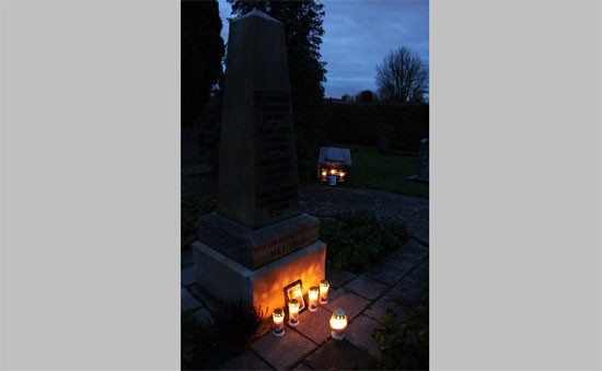 Tijdens de Kerst brandden er lichtjes op de oorlogsgraven