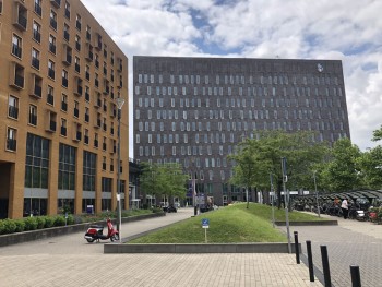 Album afbeelding 1: Door de verkoop van onder meer deze gebouwen in het Gezondheidspark Dordrecht, heeft het Albert Schweitzer ziekenhuis het eigen vermogen in 2021 fors kunnen versterken.