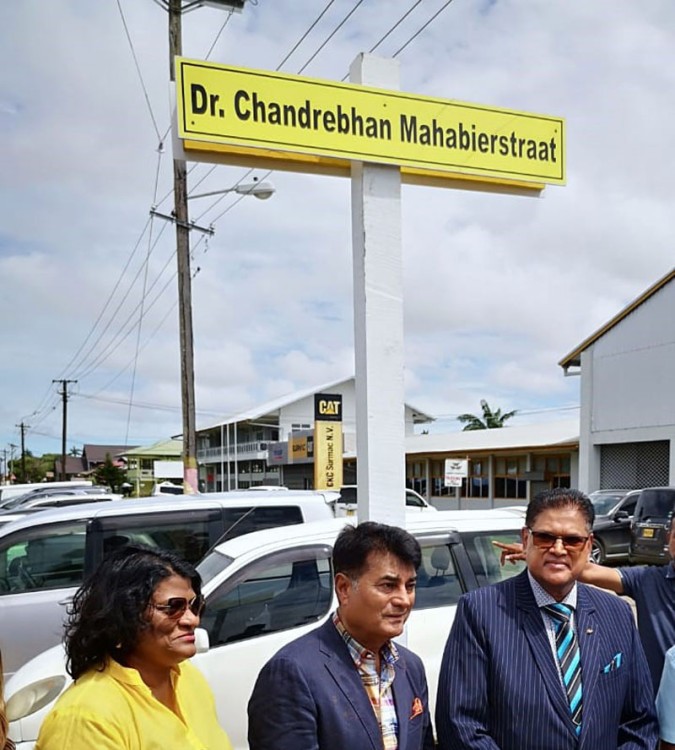 Ambachter krijgt straat in Suriname