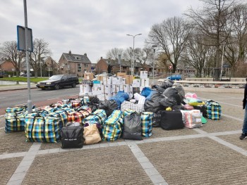 Album afbeelding 2: Deel van de opbrengst geplaatst voor de ingang van Cascade