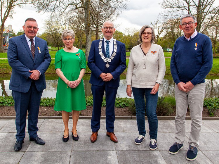 Vier Koninklijke onderscheidingen in Hendrik-Ido-Ambacht