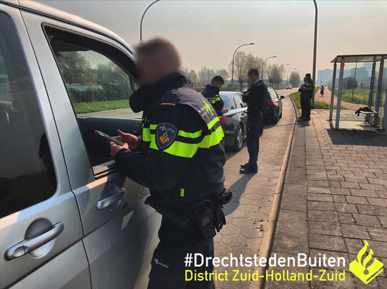 Snelheidscontrole op de Ambachtsezoom in Hendrik-Ido-Ambacht