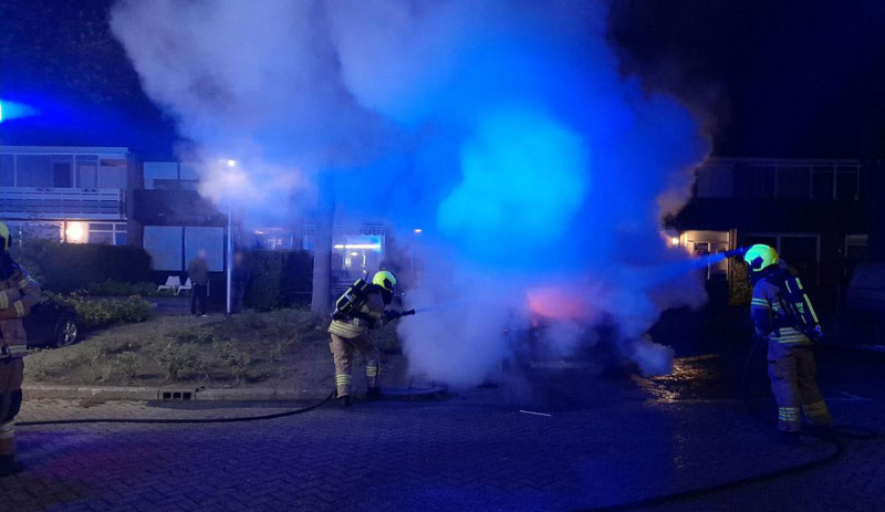 Politie zoekt getuigen van autobranden in Van Polanenstraat