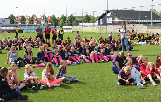 IFC Girls Academy: plezier voor jong en oud(er)
